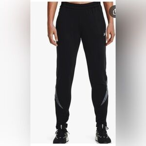 Under Armour women's  Black Command Athletic Pants, zipper ankle, new